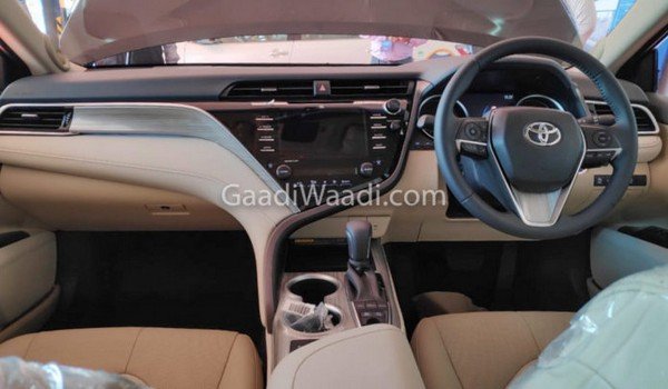 India-spec Toyota Camry Hybrid, Interior