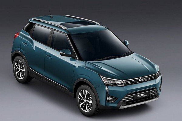 Mahindra XUV300, Blue, front angular look