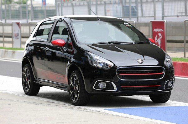 2015 Fiat Punto black angular look