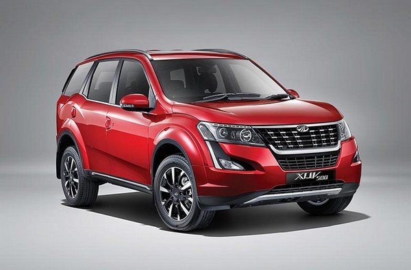 Mahindra XUV500 red color front look