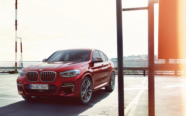 2019 BMW X4 red front