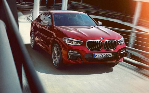 2019 BMW X4 red front running