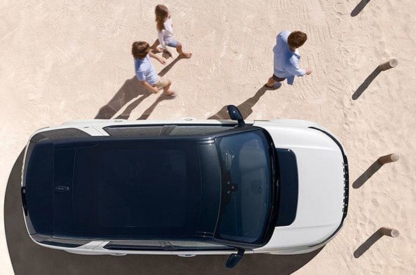 all-new Discovery Sport Landmark Edition, panoramic roof