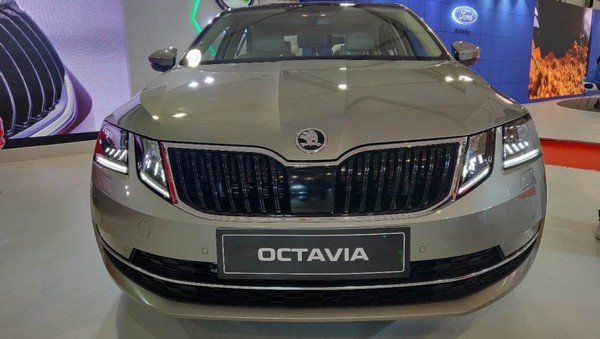 2020 Skoda Octavia, front view