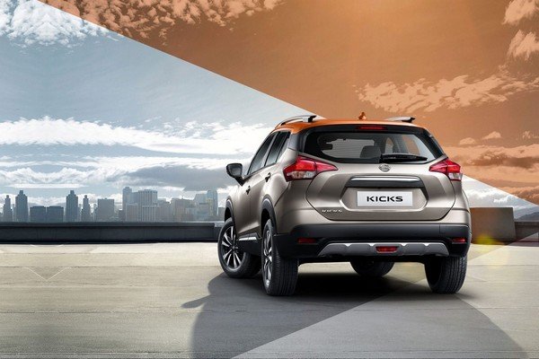 2019 Nissan Kicks brown rear