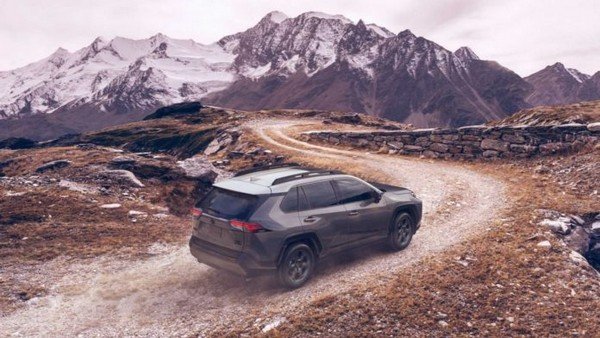 RAV4 TRD Off-Road running on the slope