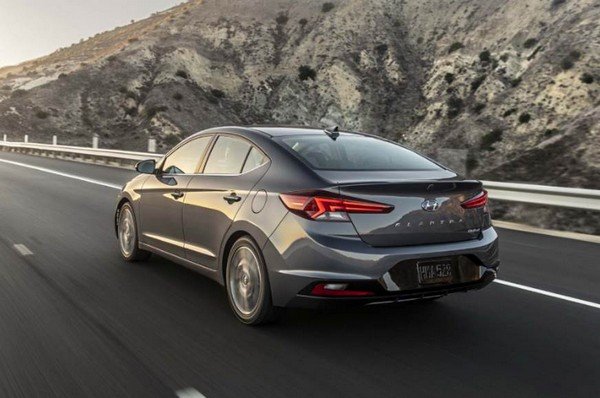 2019 Hyundai Elantra rear running