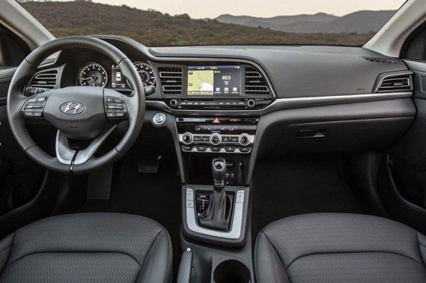 2019 Hyundai Elantra interior