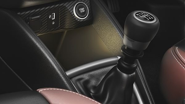 2019 Nissan Kicks gearshift knob