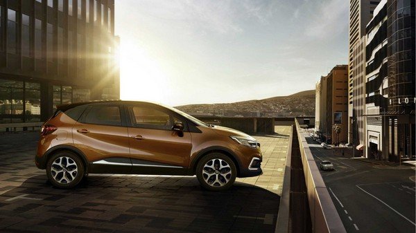 Renault Captur 2017 exterior side view dual tone black and orange colour