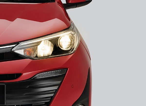 Toyota Yaris red colour front headlights