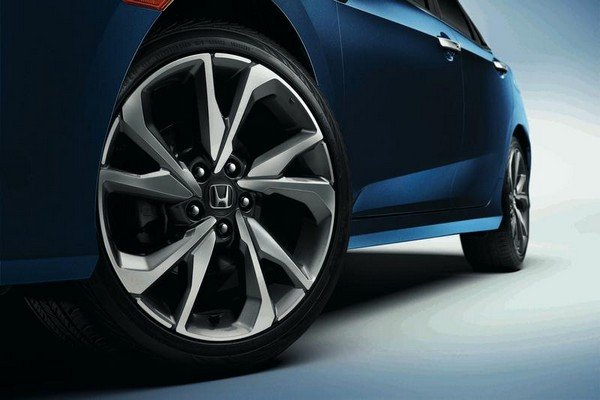 2019 Honda Civic alloy wheels