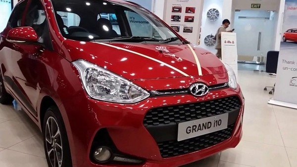 2019 Hyundai Grand i10 red left angular