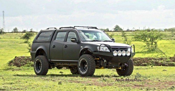 Tata Xenon Mad off-roader black righr angular