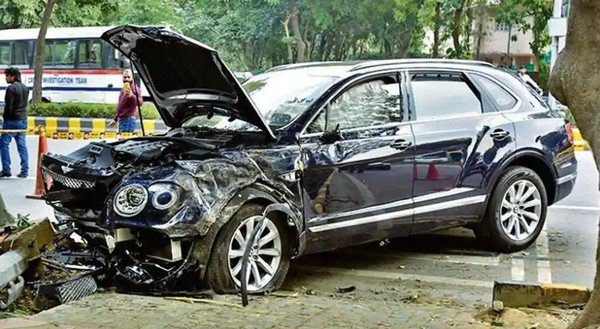 Bentley Bentayga damaged