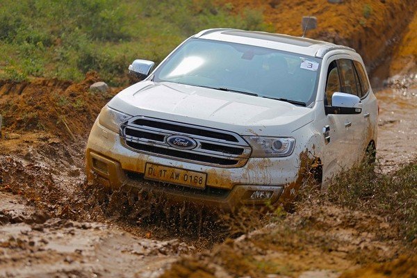 Ford Endeavour front off-road