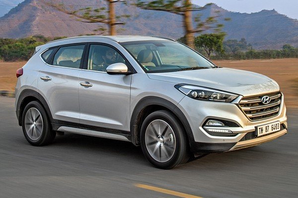 Hyundai Tucson silver side profile