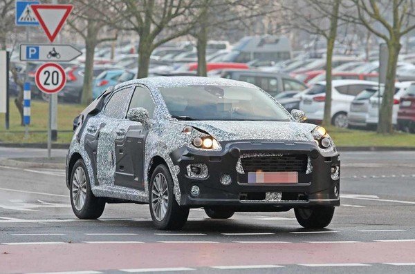 Ford EcoSport camouflage from left to right