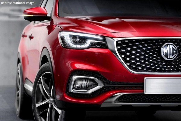 MG Hector red color front look