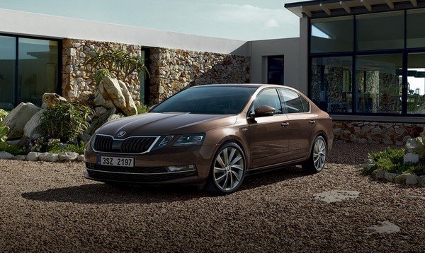 Skoda Octavia 2019, brown front view