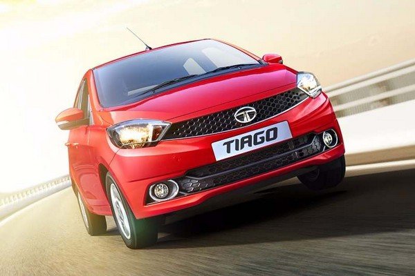 tata tiago red colour front look
