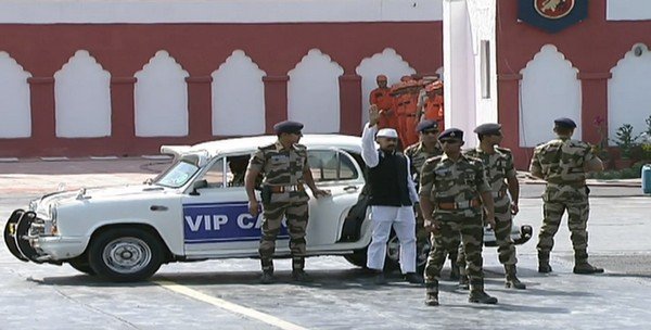 CISF officials, the VIP and the Hidustan Ambassador