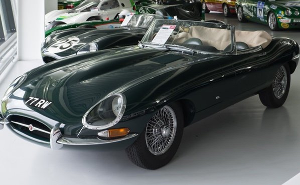 Jaguar E-Type 3.8 black angular