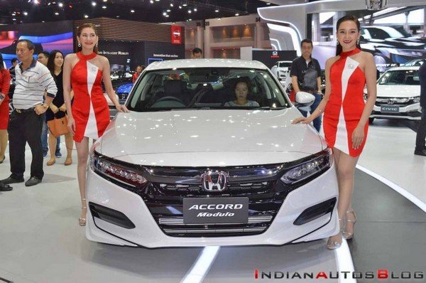 2019 Honda Accord Modulo, white colour, front angular look