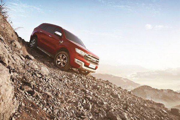 2019 ford endeavour red sliding down