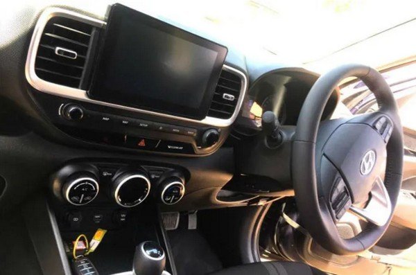 2019 Hyundai Venue interior dashboard