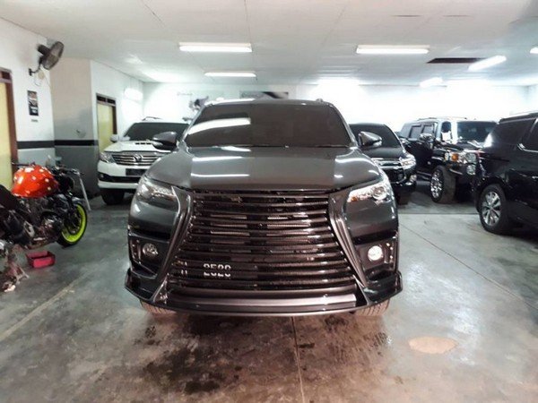 modified toyota fortuner black front look