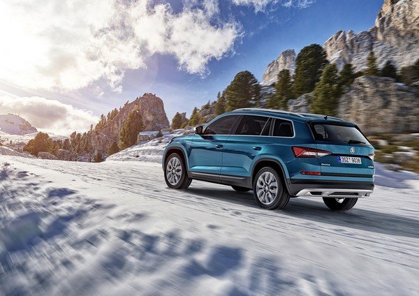 skoda kodiaq scout rear profile blue color