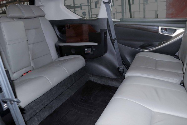 toyota innova crysta meeting room lounge