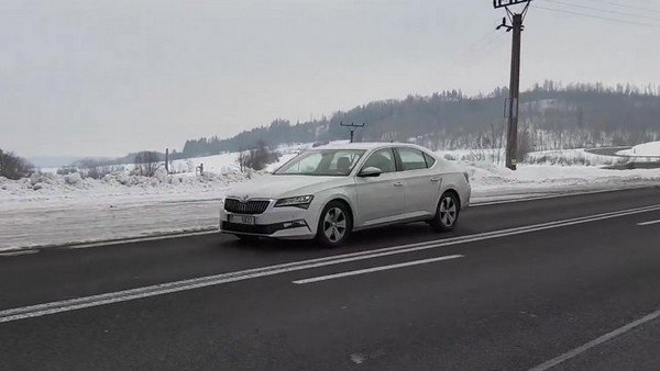 2019 skoda superb facelift front three quarters