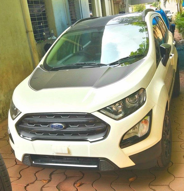 2019 ford ecosport thunder edition white front angle