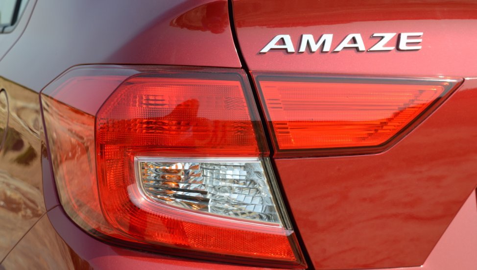 2018 Honda Amaze red tail lamp