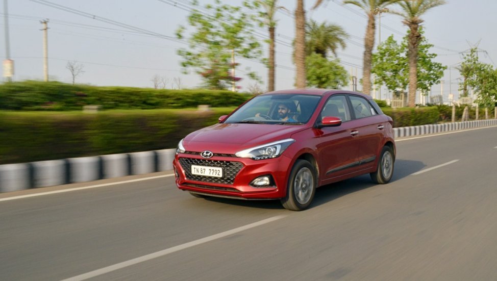 2018 Hyundai Elite i20 red front angle