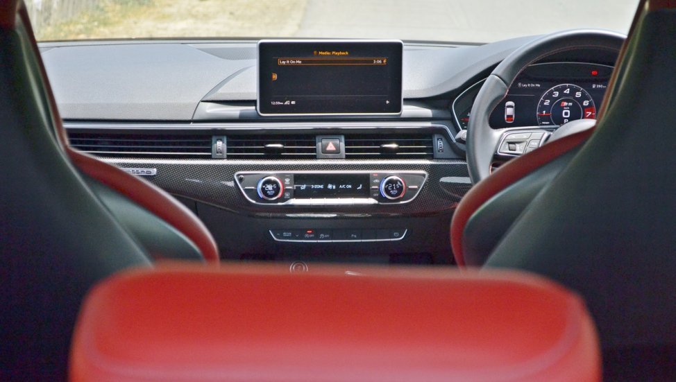 2017 Audi S5 interior instrument console