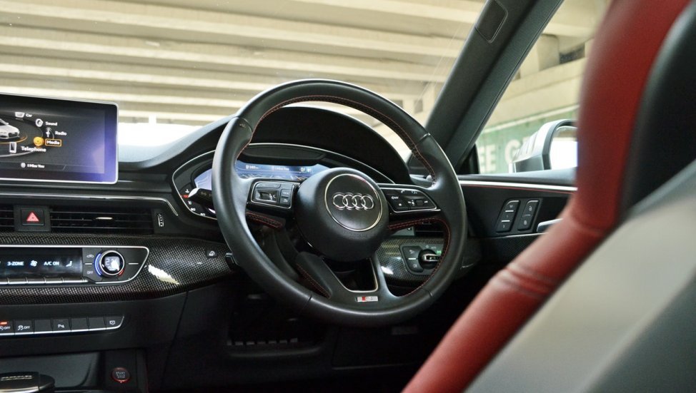2017 Audi S5 interior steering wheel
