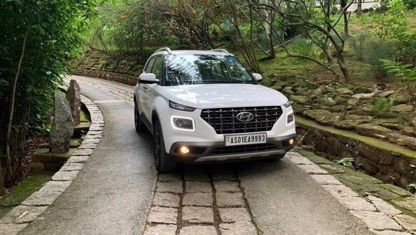 2019 hyundai venue white colour front look