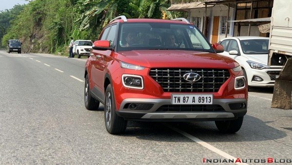 2019 hyundai venue red front grille