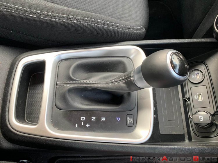 2019 hyundai venue gearshift knob