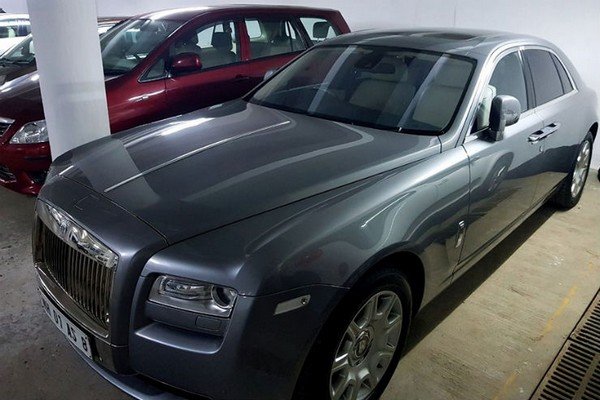 nirav modi's rolls royce black front angle