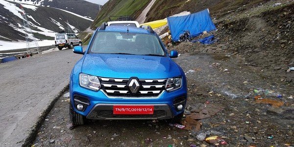2019 renault duster spied blue front angle