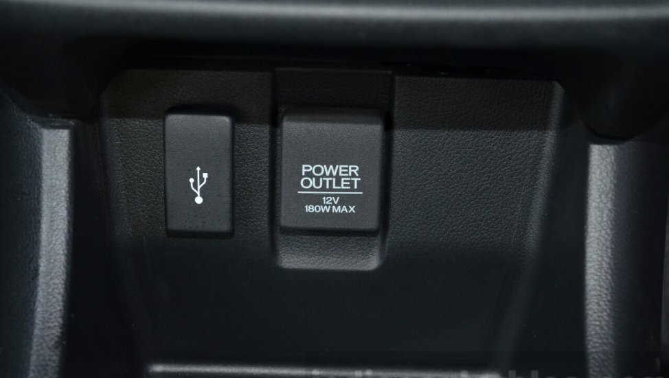 2016 Honda BR-V interior charging socket