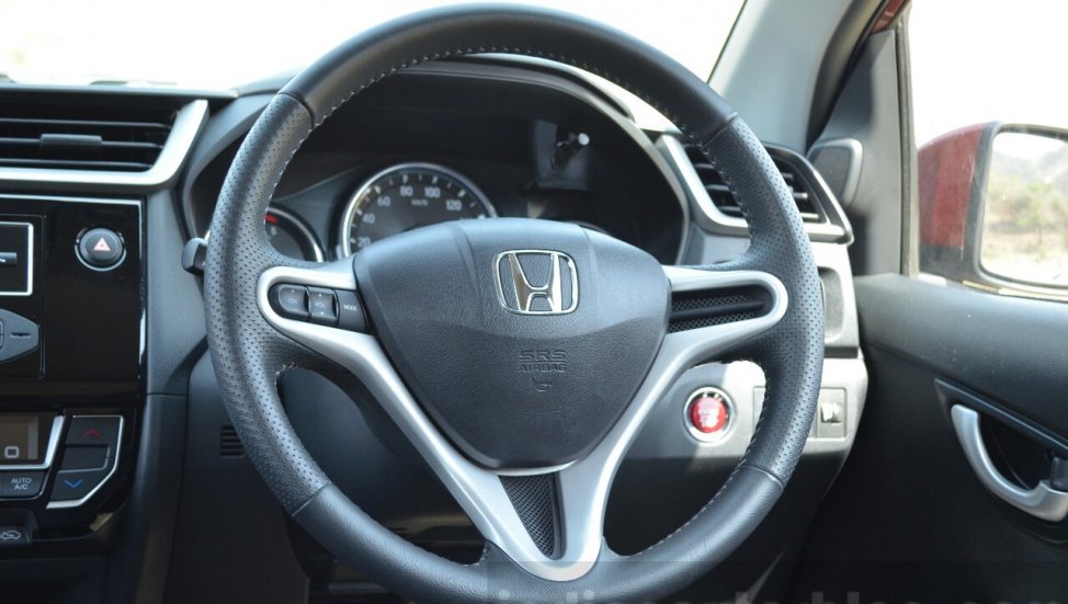 2016 Honda BR-V interior steering wheel