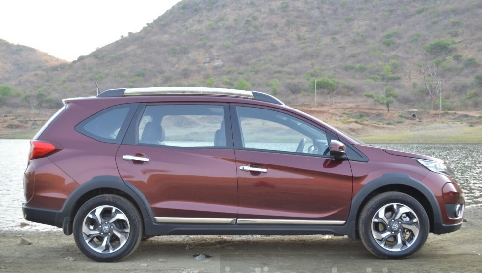 2016 Honda BR-V red side profile