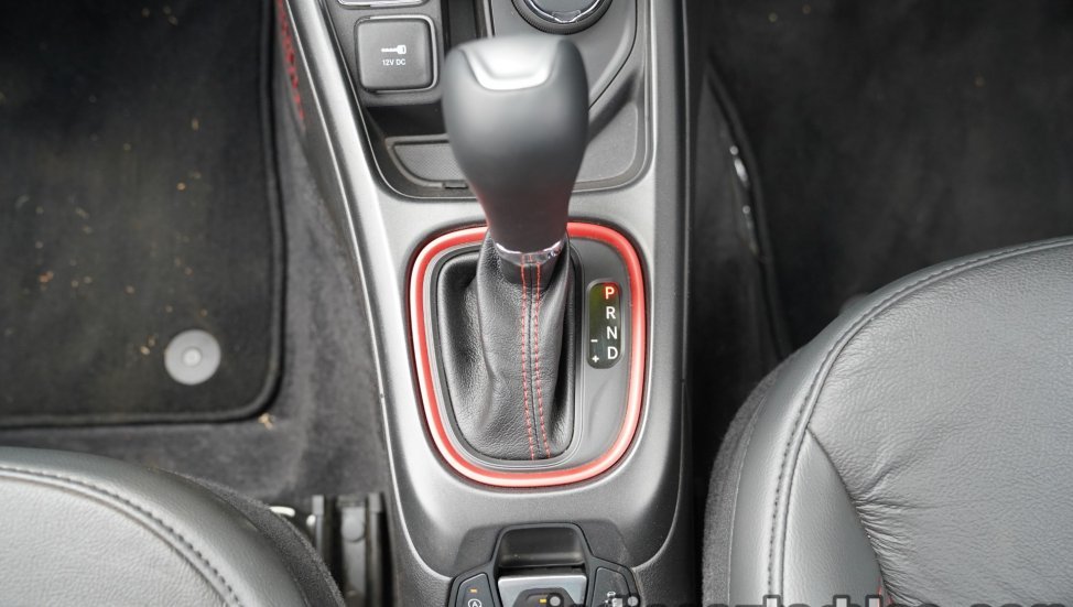 2019 Jeep Compass Trailhawk 9-speed automatic gearstick