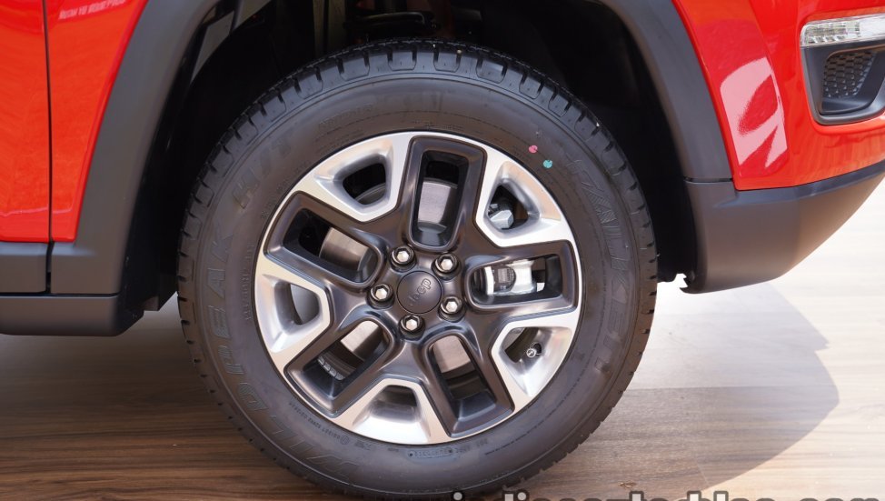 2019 Jeep Compass Trailhawk alloy wheels