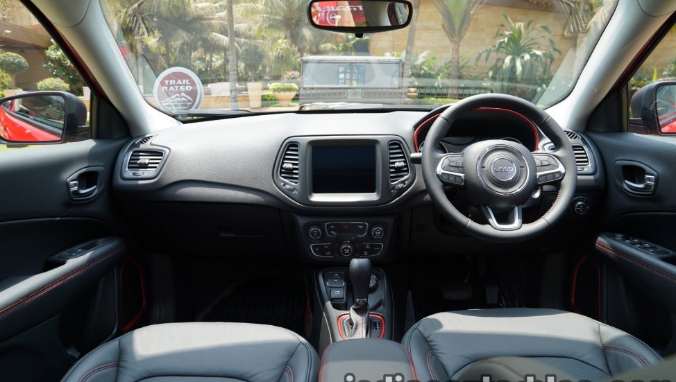 2019 Jeep Compass Trailhawk interior dashboard